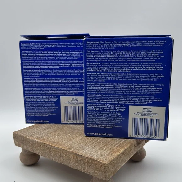 Polaroid OneStep Black Instant Camera Includes Case and Two Sealed Packs of Film - Picture 3 of 8